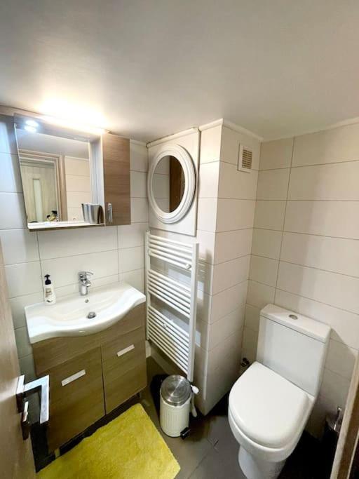 Apartament 20' From The Airport,20' From The Center Of Ateny Zewnętrze zdjęcie